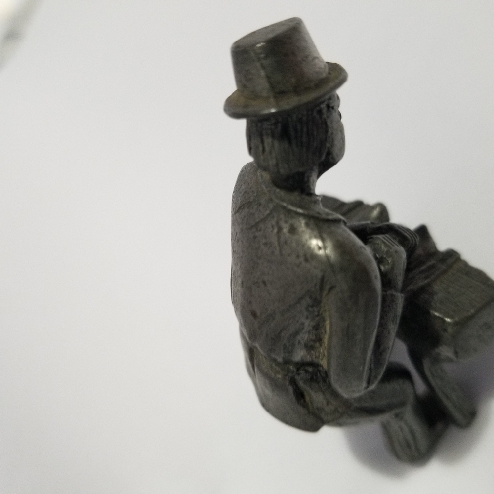Vintage Daalderop Pewter Dutch Shoe Cobbler Figurine - Picture 6 of 10